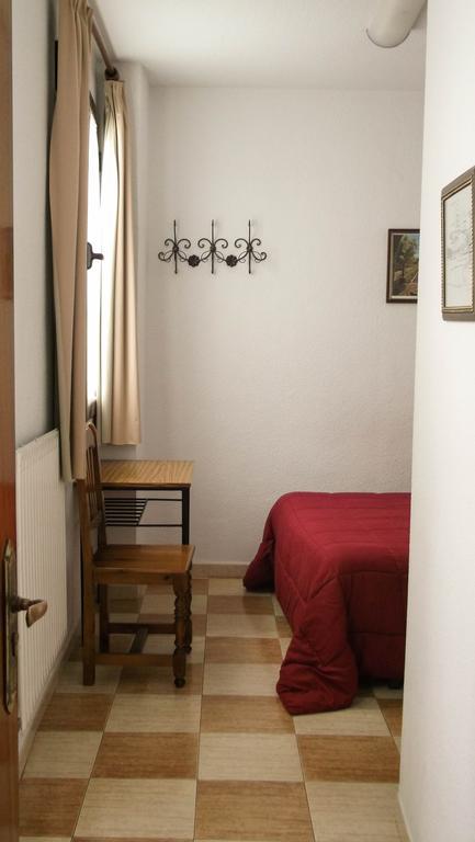 Pension Ciudad Navarro Ramos غرناطة الغرفة الصورة
