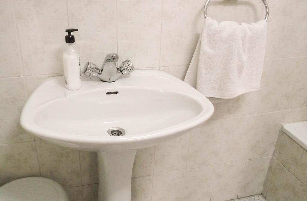 Pension Ciudad Navarro Ramos غرناطة الغرفة الصورة
